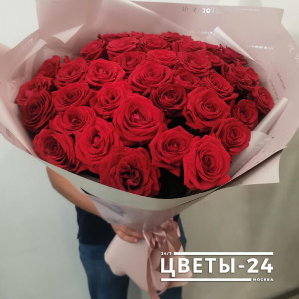 35 красных голландских роз